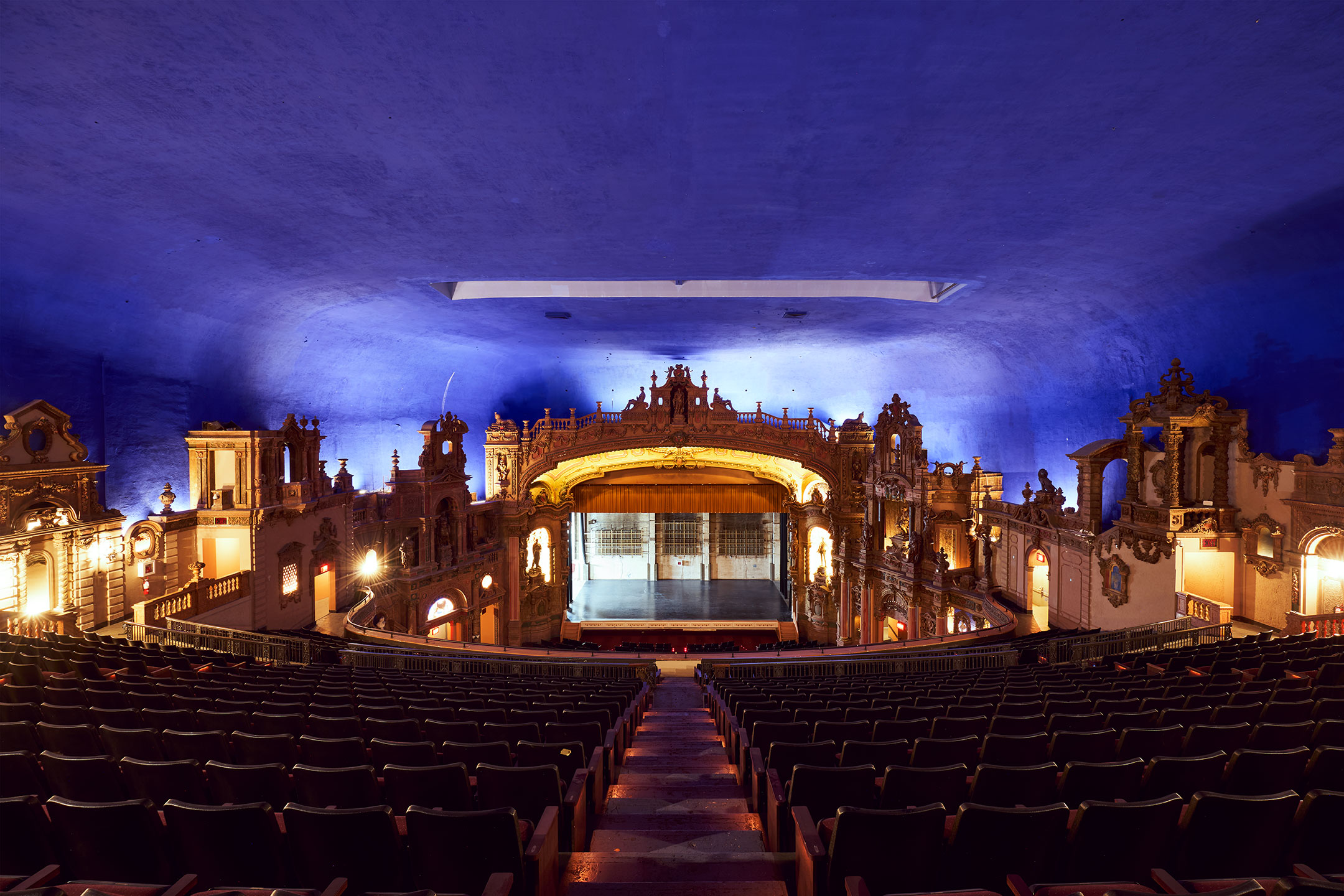 The auditorium’s atmospheric setting stretches above the central aisle.